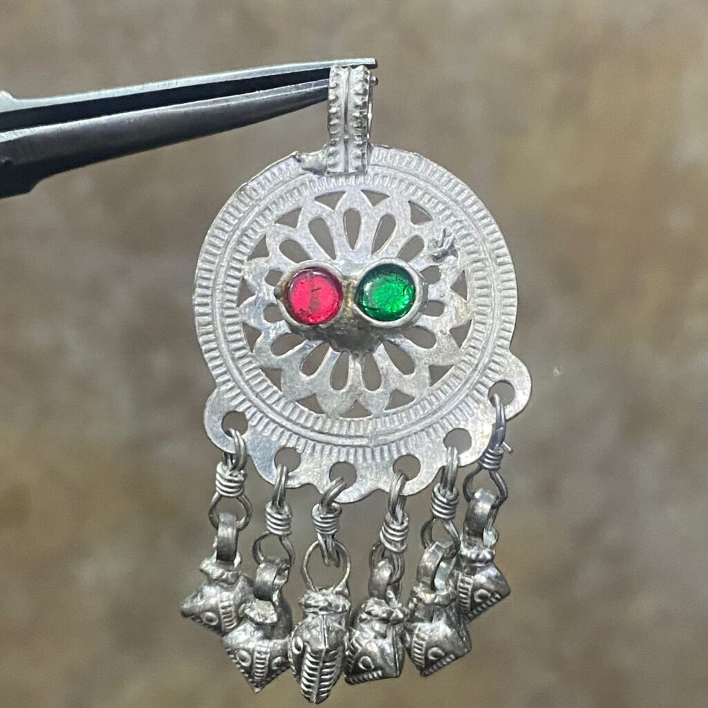 Timeless Tradition: Silver Pendant with Classic Gemstones