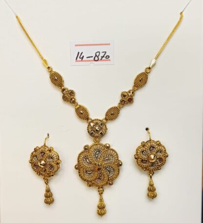 Indulge in contemporary brilliance with this 21k gold necklace and earring set, featuring a captivating circle design.