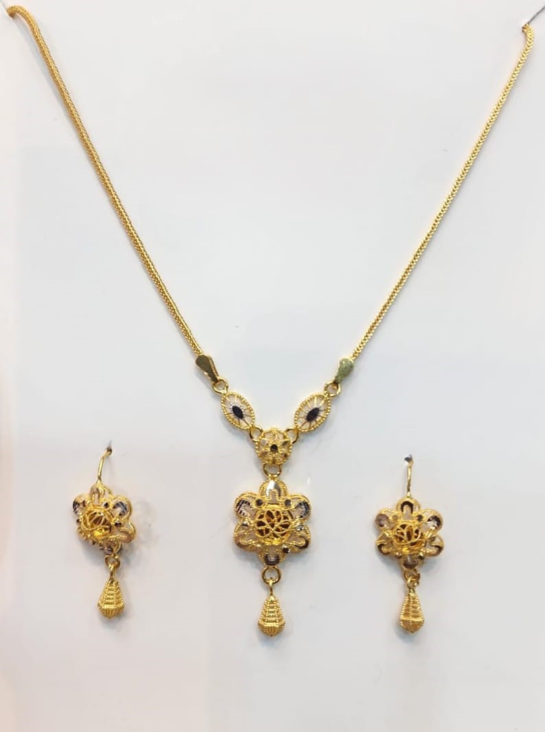 21k Gold Minimalist Floral Design Necklace and Stud Earring Set 21k Gold Minimalist Floral Design Necklace and Stud Earring Set - Image 2