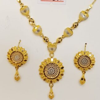 Elevate your look with this luxurious 21K gold necklace and earring set. The necklace features a stunning Versace pattern pendant, complemented by a pair of matching earrings.