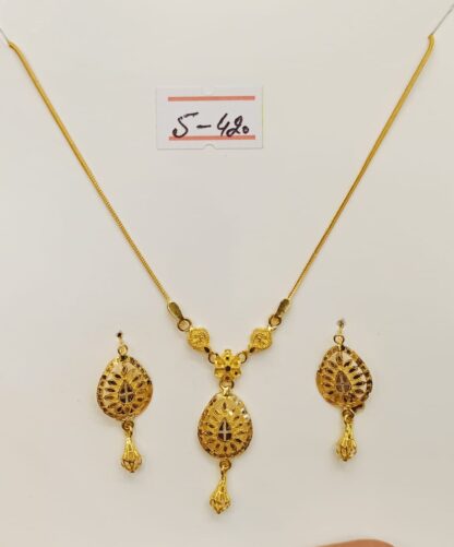 21ct Gold Paisley Necklace and Earring Set