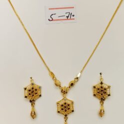Bask in the radiant glow of this 21ct Noor filigree necklace and earring set, a modern interpretation of timeless elegance.
