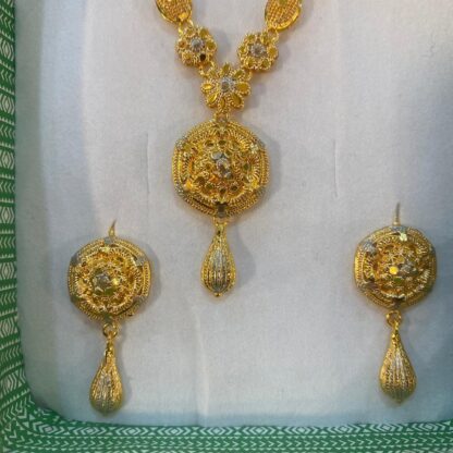 Effervescent Elegance: Gold Plated Necklace and Earrings Set