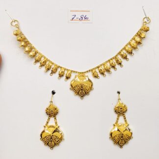 Delicate gold wisps, like whispers of desert sands, dance around your neck and ears in this captivating set.