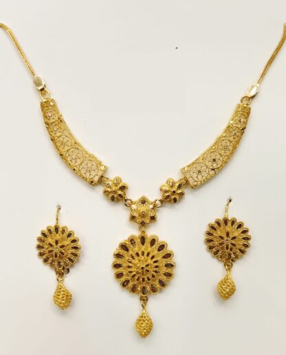 Exquisite Pakistani Gold Filigree Set with Jhumki Earrings - Image 2