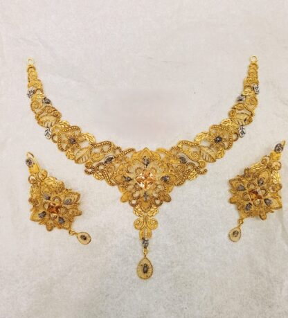 2-Tola Gold Pakistani Wedding Necklace Set with Exquisite Craftsmanship