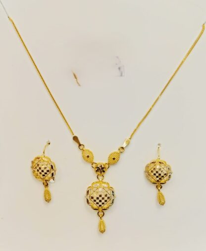 21K Gold Designer Pendant Necklace Set (Half Tola)