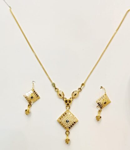 A delicate and modern 21k gold half-tola mala set, featuring a geometric "diya" or diamond-shaped pendant and matching earrings. This lightweight and stylish set is perfect for adding a touch of golden sparkle to any outfit, from casual to semi-formal.