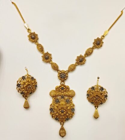 Exquisite 21ct Gold Kundan Necklace and Earrings Set