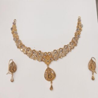 This set is designed to complement various traditional attire, including bridal lehngas, ghararas, and sarees, providing a luxurious look.