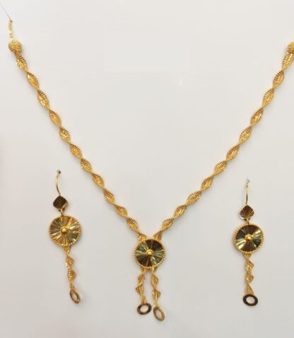 Twisted Chain 22K Gold Half Set with Unique Round Pendant
