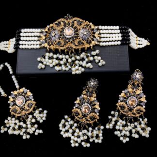Traditional bridal choker set in black and gold with Kundan detailing, pearl beads, earrings, and maang tikka – Carat Vogue ethnic jewelry