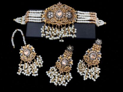 Elegant champagne-toned bridal choker set with antique gold Kundan work, pearl drops, earrings, and tikka – timeless wedding jewelry – Carat Vogue