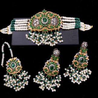 Green Kundan choker necklace with matching earrings and maang tikka, featuring pearl and emerald bead hangings – bridal jewelry by Carat Vogue