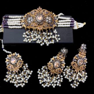 Royal purple stone Kundan bridal choker set with matching earrings and pearl maang tikka – traditional Pakistani wedding jewelry – Carat Vogue