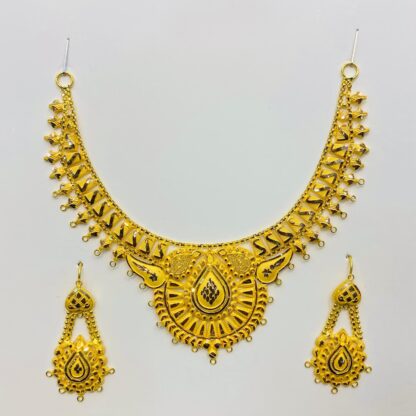 Pakistani bridal 22K gold necklace set with earrings in teardrop motif design