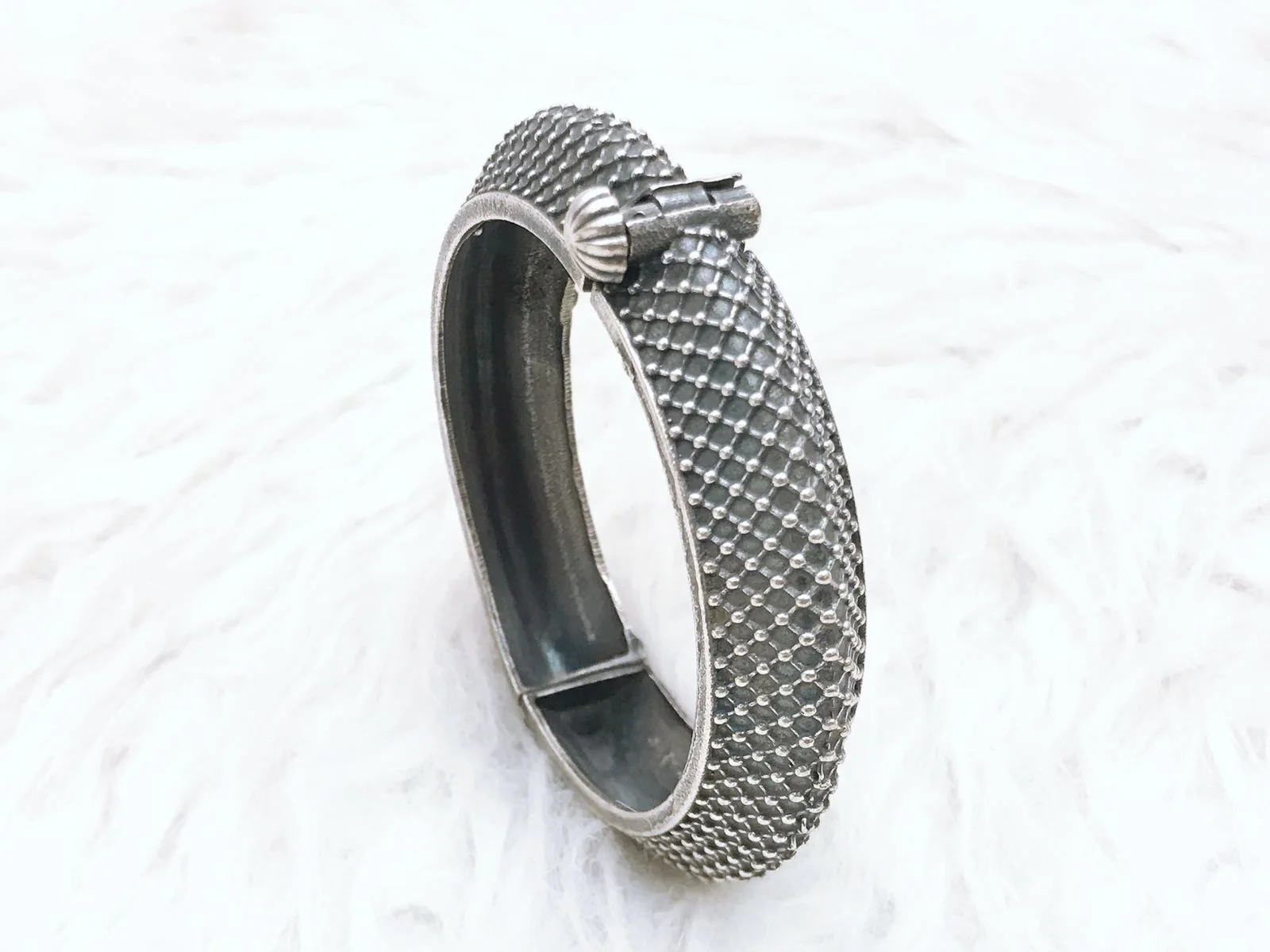 Chrome Hearts Style Oxidized Silver Heritage Bangle Set — Hong Kong Streetwear Edition Heavy textured oxidized silver bangle with industrial mesh pattern and secure shell-shaped hinge clasp for gothic luxury fashion.