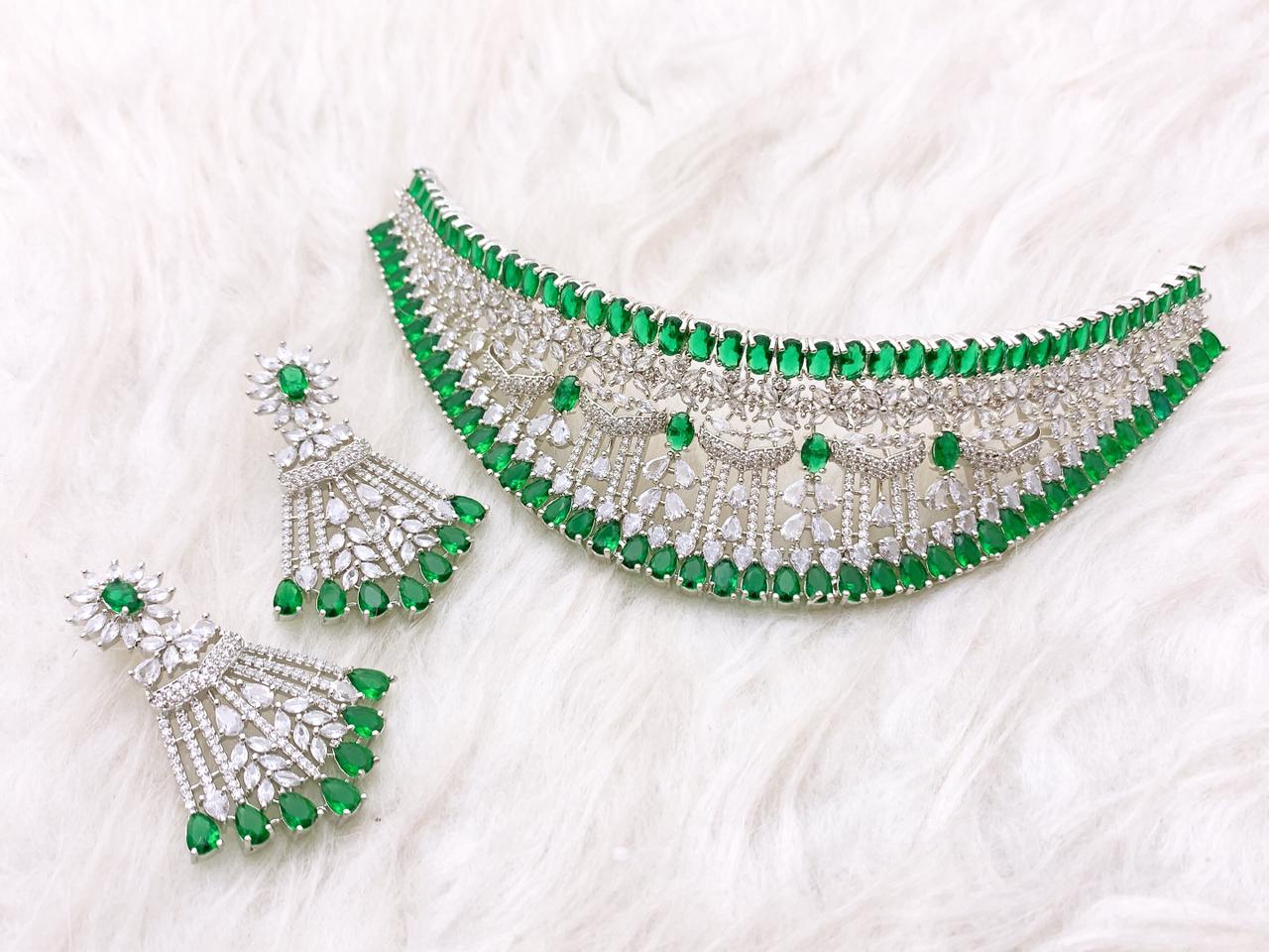 Emerald Green Bridal Kundan Choker Set with Earrings & Maang Tikka – Silver Plated Wedding Jewelry Close-up view of emerald green bridal kundan choker necklace with silver crystal detailing and teardrop danglings