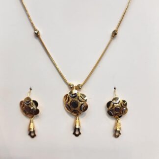 Shop the 6g Carat Vogue Set in 22k Yellow Gold. Handcrafted radial sunburst filigree pendant and earrings. Pure 916 gold elegance. Secure global shipping.