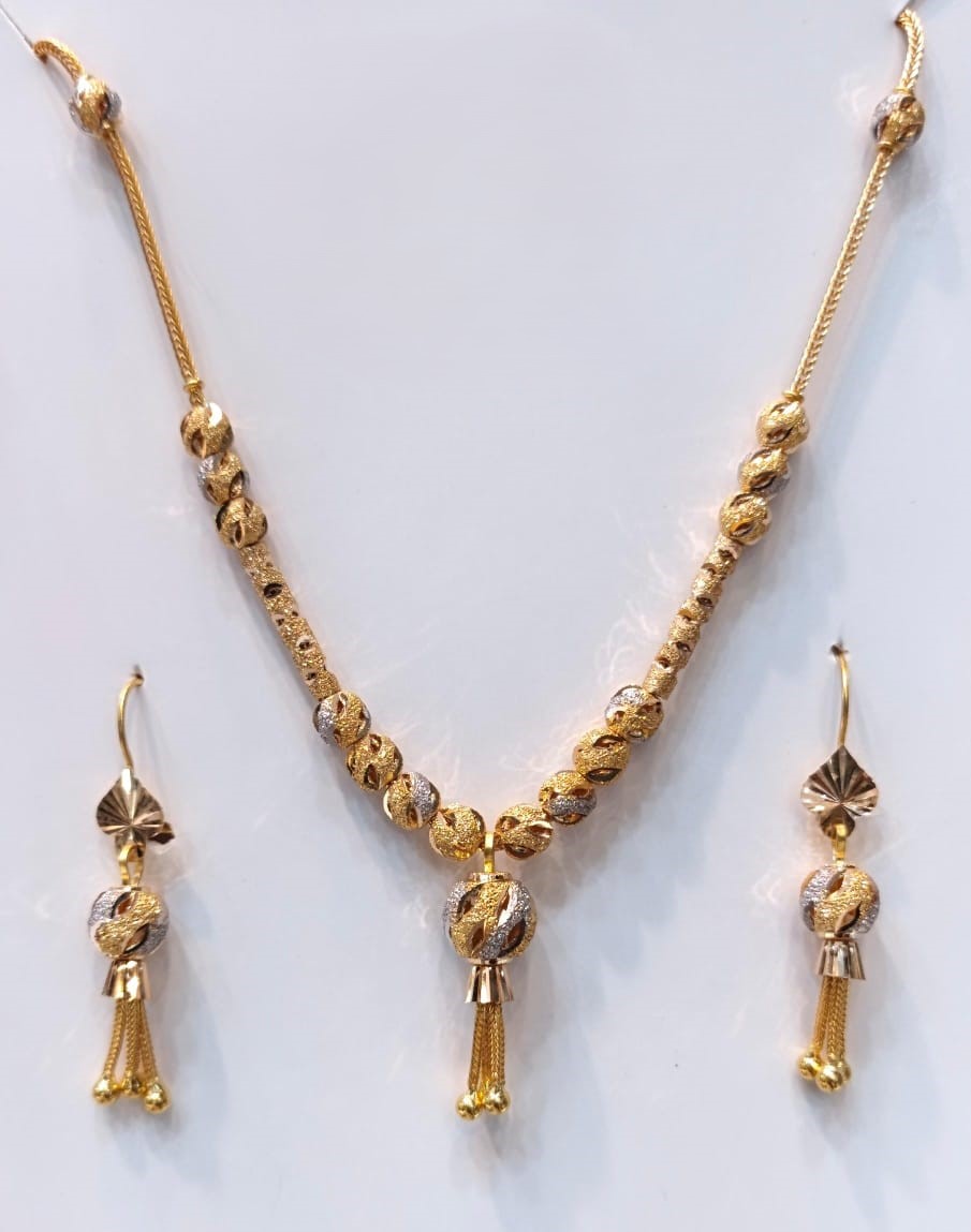 22k Gold Matar Mala Ball Necklace and Tassel Earrings Set 14.5g | Luxury 22ct Solid Gold Beaded British-Asian Jewellery Set Luxury 22k solid gold traditional Matar Mala jewellery set showing a diamond-cut frosted beaded ball necklace with central chain tassels and matching drop earrings.