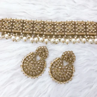 Antique Gold Floral Kundan Choker Set with Pearl Drops – Traditional Pakistani Heritage Jewellery for Brides & Festive Occasions Shop our exquisite Antique Gold Kundan Choker set featuring elegant floral stone work and pearl drops. Perfect for Pakistani brides and wedding guests in the UK. Free tracked shipping.