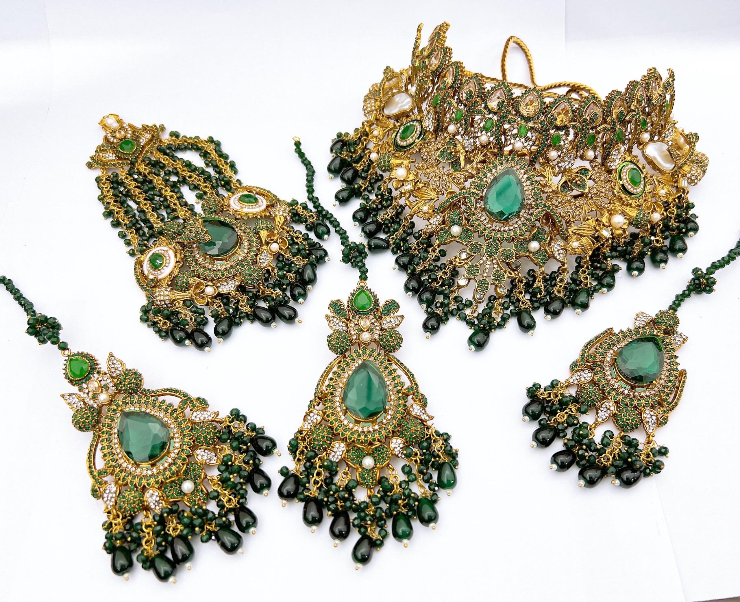 Royal Emerald Green & Antique Gold Bridal Jewellery Set UK 1 Premium Emerald Green and Antique Gold 5-Piece Pakistani Bridal Jewellery Set for Weddings UK